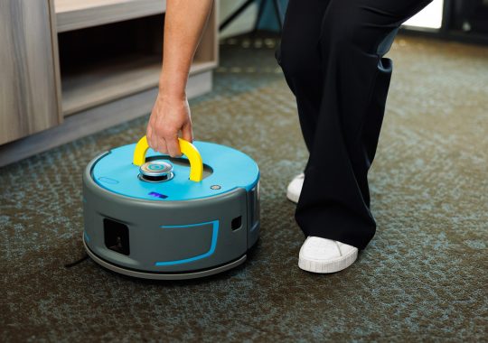 i-team Global’s new co-botic 1900 Drop & Go – The solution to help you achieve those 5-star reviews